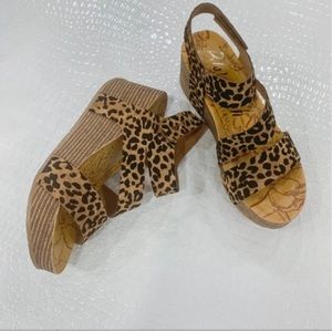 Blowfish KEEP IT GOING leopard wedge sandal Sz 9
